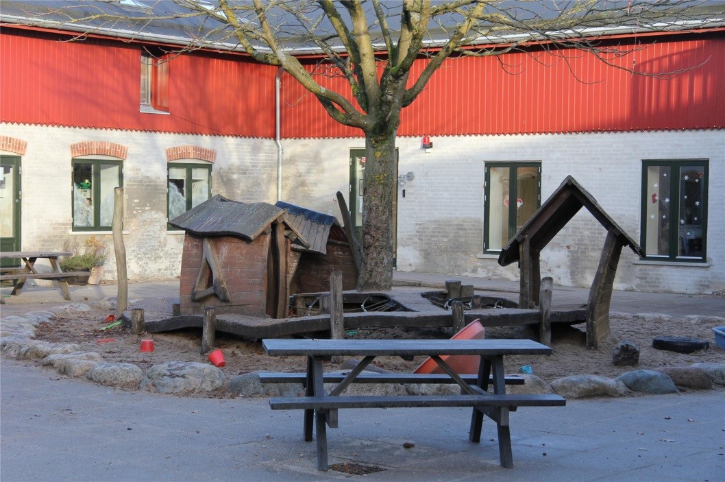 Billedet af legepladsen i Børnehuset Islemark